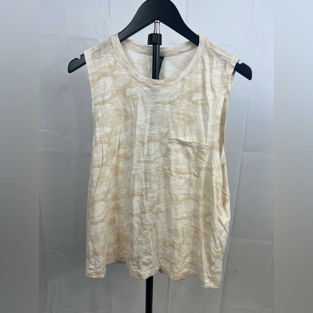Vuori Women’s Sunset Tank Top in Bisque Camo Print Size Large